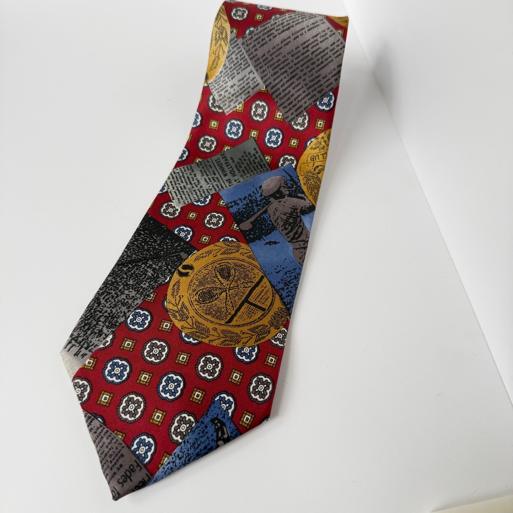 VTG Je Suis silk Tie Mens golf Red‎ Gold Newspaper Novelty Print USA Grandpacore
